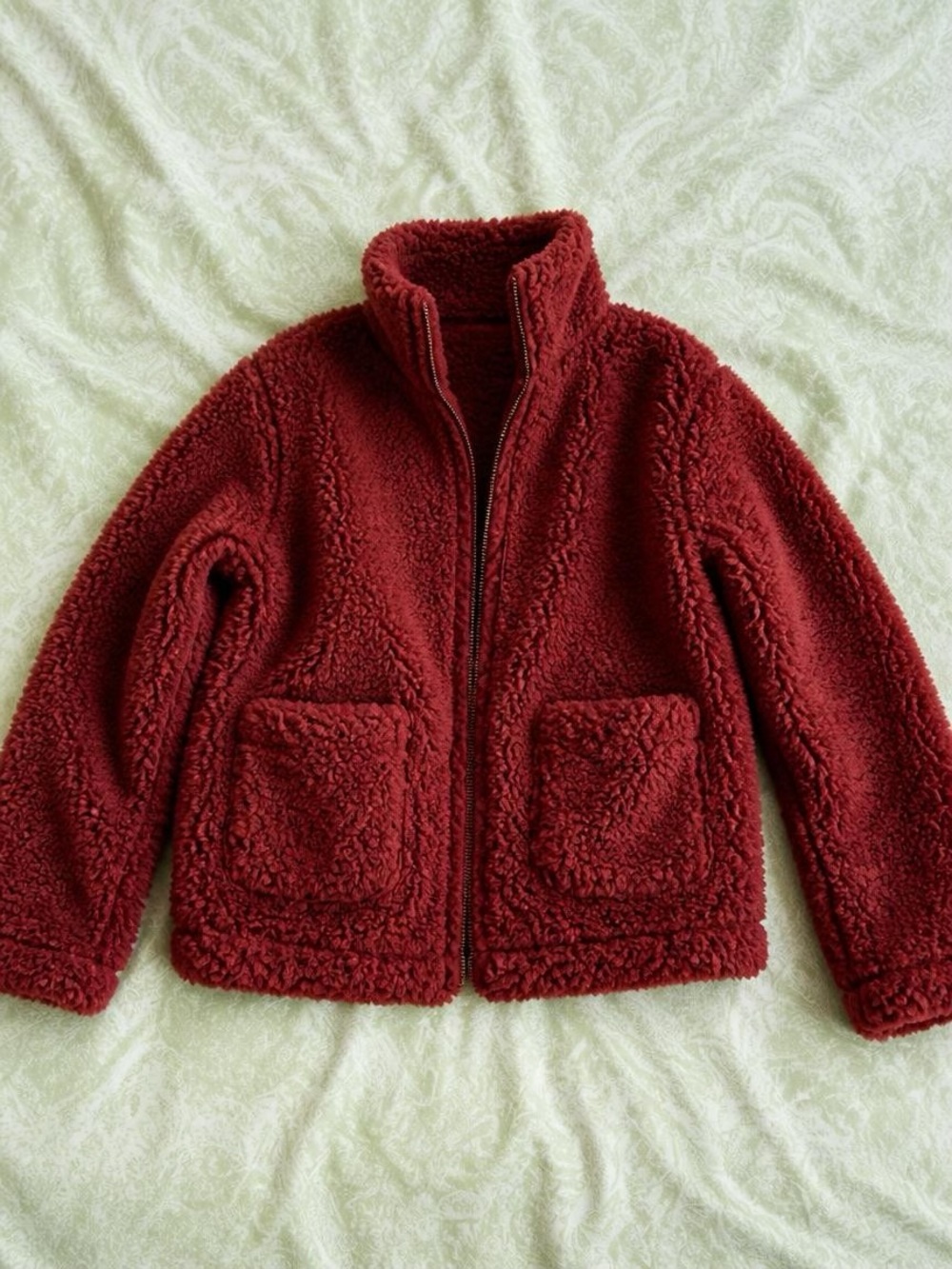 Women’s Plush Zip-Up Sherpa Jacket in Burgundy